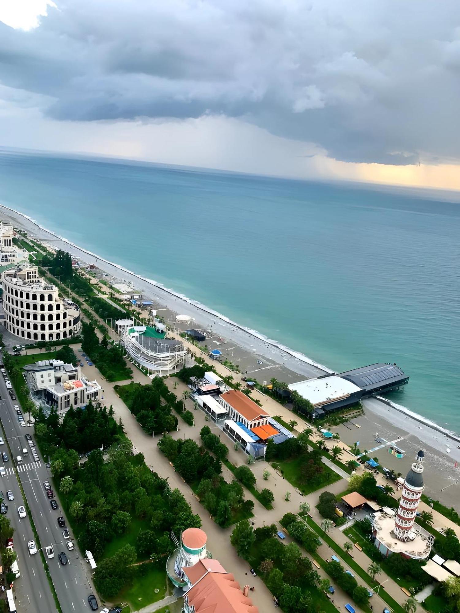 Luxury Orbi City Sea View Aparthotel Batoemi Buitenkant foto