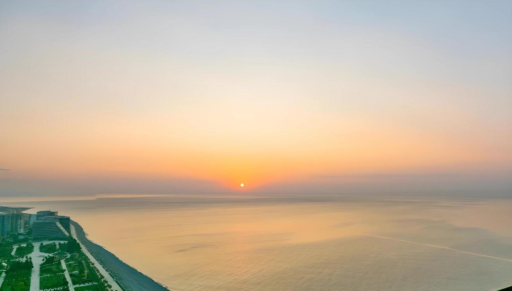 Luxury Orbi City Sea View Aparthotel Batoemi Buitenkant foto