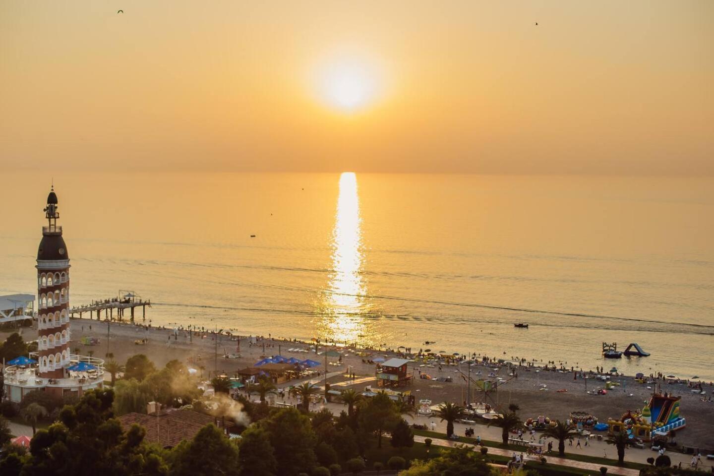 Luxury Orbi City Sea View Aparthotel Batoemi Buitenkant foto